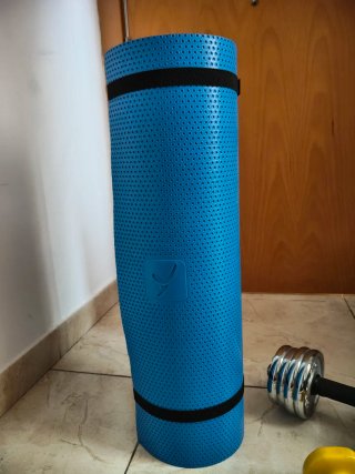 Esterilla yoga azul y pesas