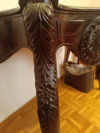 Consola antigüa de nogal macizo + 4 sillas