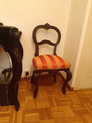 Consola antigüa de nogal macizo + 4 sillas