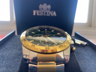 Reloj Festina Chronograph Oro y Verde