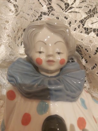 Figura de payaso de porcelana.Marca Tenga