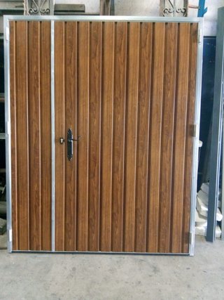 Puerta abatible exterior madera