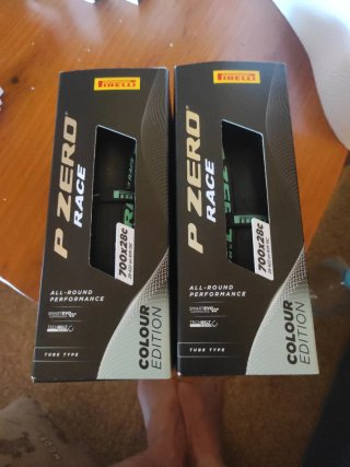 Cubiertas Pirelli P Zero Race Color Edición 700x28