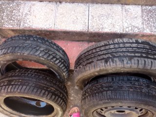 4 Ruedas Coche casi nuevas 80% 90*%