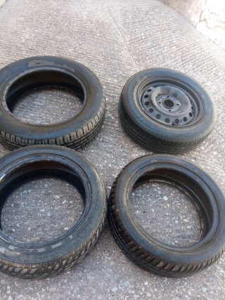 4 Ruedas Coche casi nuevas 80% 90*%