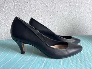 Tacones Negros de Piel
