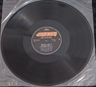 Vinilo Curiosity killed The cat "Keep your dista."