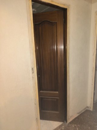 Puerta de madera interior leer bien