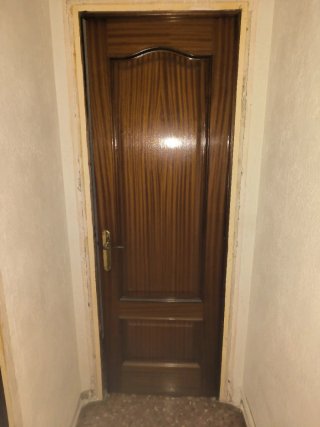 Puerta de madera interior leer bien
