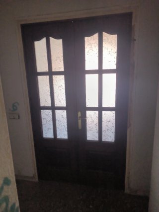 Puerta de madera interior leer bien