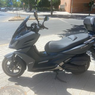 Kymco K-XCT 300i Maxi Scooter Negra/Gris