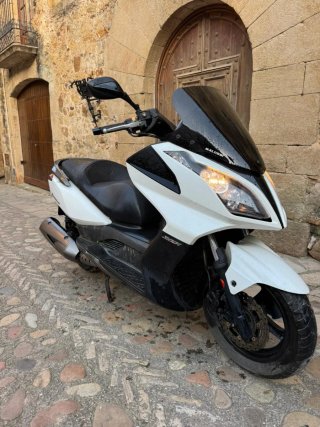 Kymco Super Dink 300cc Maxi Scooter 2012.