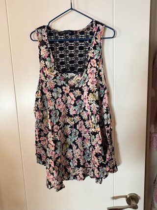 Lote 2 blusas estampadas flores