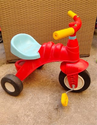 Triciclo infantil rojo y azul