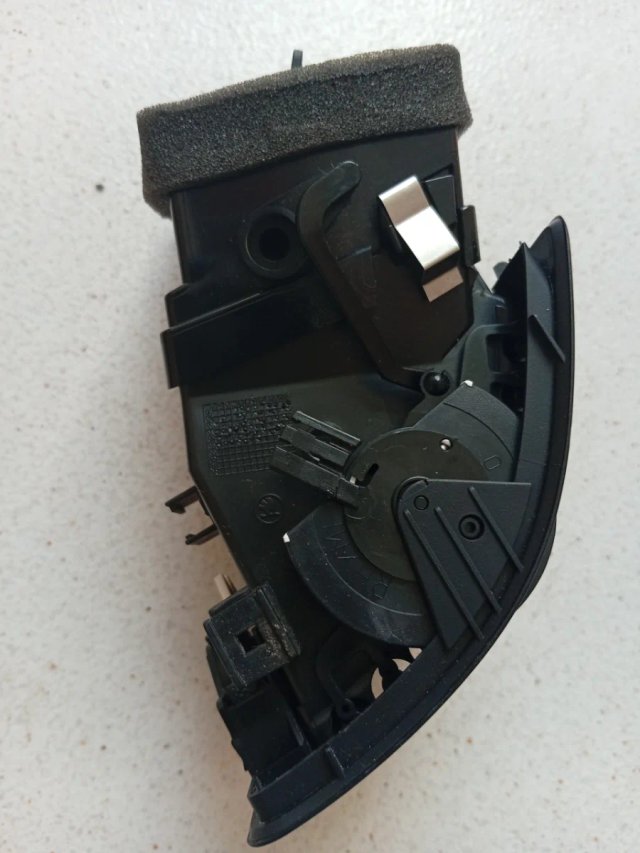 Rejilla ventilación Octavia 1Z