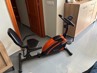 Bicicleta estática Klarfit con respaldo