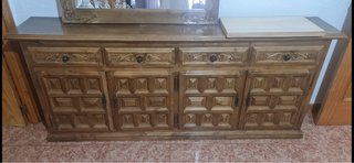 Mueble de madera con 4 puertas y cajones