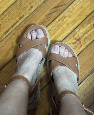 Sandalias cuña marrón