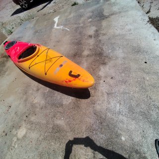 Kayak naranja y rojo 3 M LARGO 66 CM ANCHO 23 kg