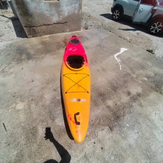 Kayak naranja y rojo 3 M LARGO 66 CM ANCHO 23 kg