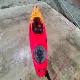 Kayak naranja y rojo 3 M LARGO 66 CM ANCHO 23 kg