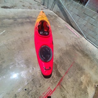 Kayak naranja y rojo 3 M LARGO 66 CM ANCHO 23 kg