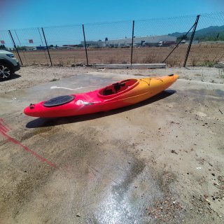 Kayak naranja y rojo 3 M LARGO 66 CM ANCHO 23 kg