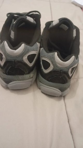 Zapatillas ASICS Negras y Grises
