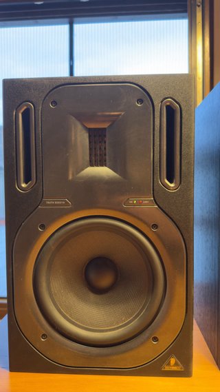 Monitores Behringer TRUTH B3031A Activos