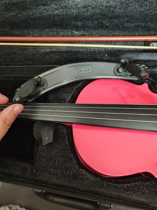 Violín rosa para principiantes con funda