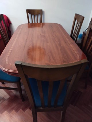 Mesa comedor madera y 6 sillas tapizadas