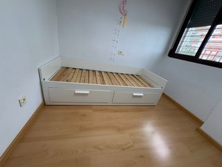 Estructura cama nido Ikea blanca y madera