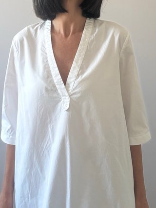 Blusa blanca bolsillos Uterqüe
