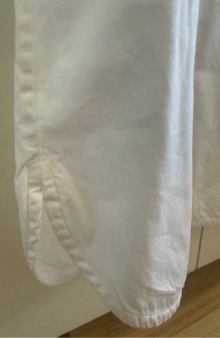 Blusa blanca bolsillos Uterqüe