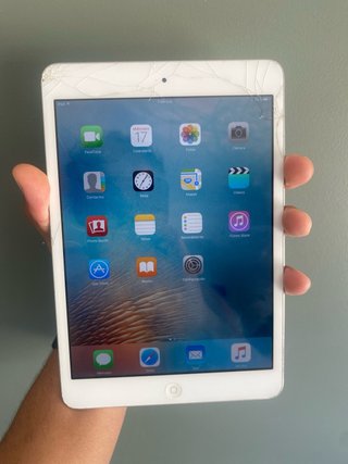iPad mini 12,7GB plata