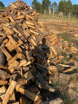 Leña para chimenea o barbacoa