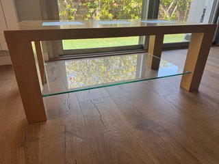 Mesa de centro de madera y cristal