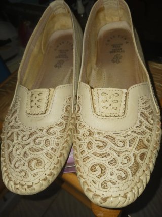 M0CASINES PIEL FINA BEIGE ARTESANALES