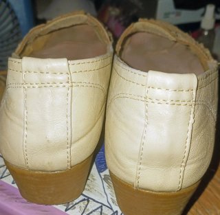 M0CASINES PIEL FINA BEIGE ARTESANALES