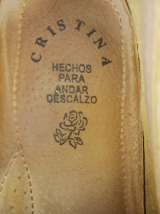 M0CASINES PIEL FINA BEIGE ARTESANALES