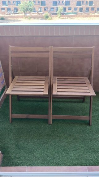 Conjunto mesa y 2 sillas terraza madera