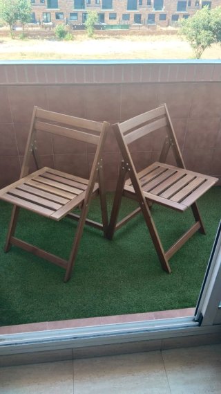 Conjunto mesa y 2 sillas terraza madera