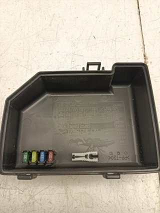 CAJA RELES / FUSIBLES SUZUKI SWIFT BERLINA (RS/MZ