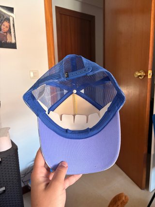 Gorra trucker azul y rosa de Stitch