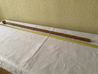 Antiguo bastón de madera tallada
