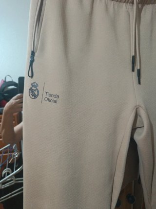 Pantalones Adidas ZNE Beige 2x20€