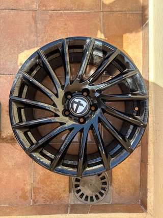 4 Llantas Tomason 19 pulgadas negra