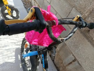 Bicicleta infantil con diseño calavera