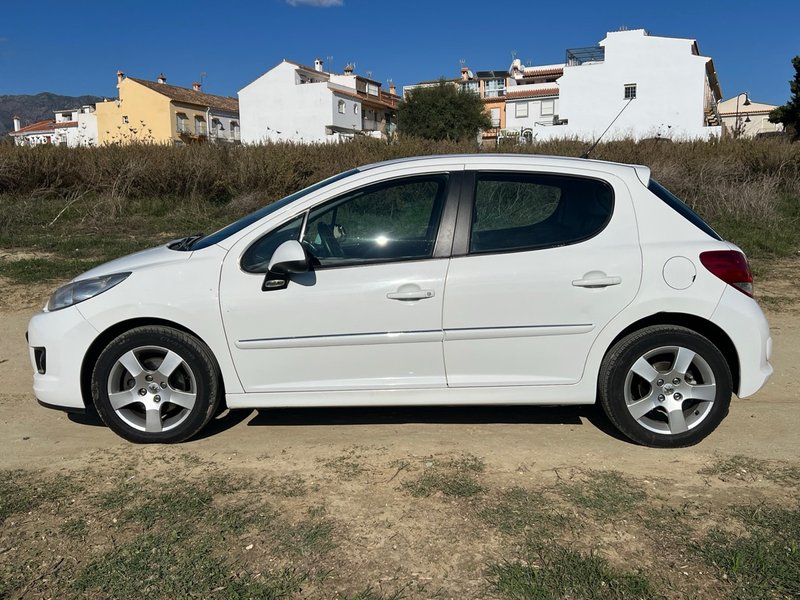 Peugeot 207 2012 - foto 1