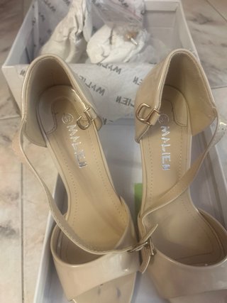Sandali con tacco nude